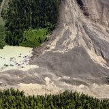 Le cône de déjection à Blatten se compose de six millions de mètres cubes de débris et d'éboulis, auxquels s'y ajoutent trois millions de mètres cubes de glace. KEYSTONE/JEAN-CHRISTOPHE BOTT